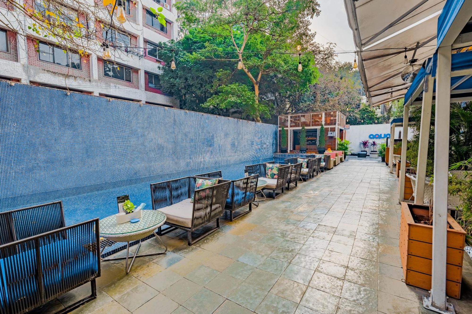 The Park Bangalore, Mg Road Dış mekan fotoğraf The outdoor seating area of the restaurant