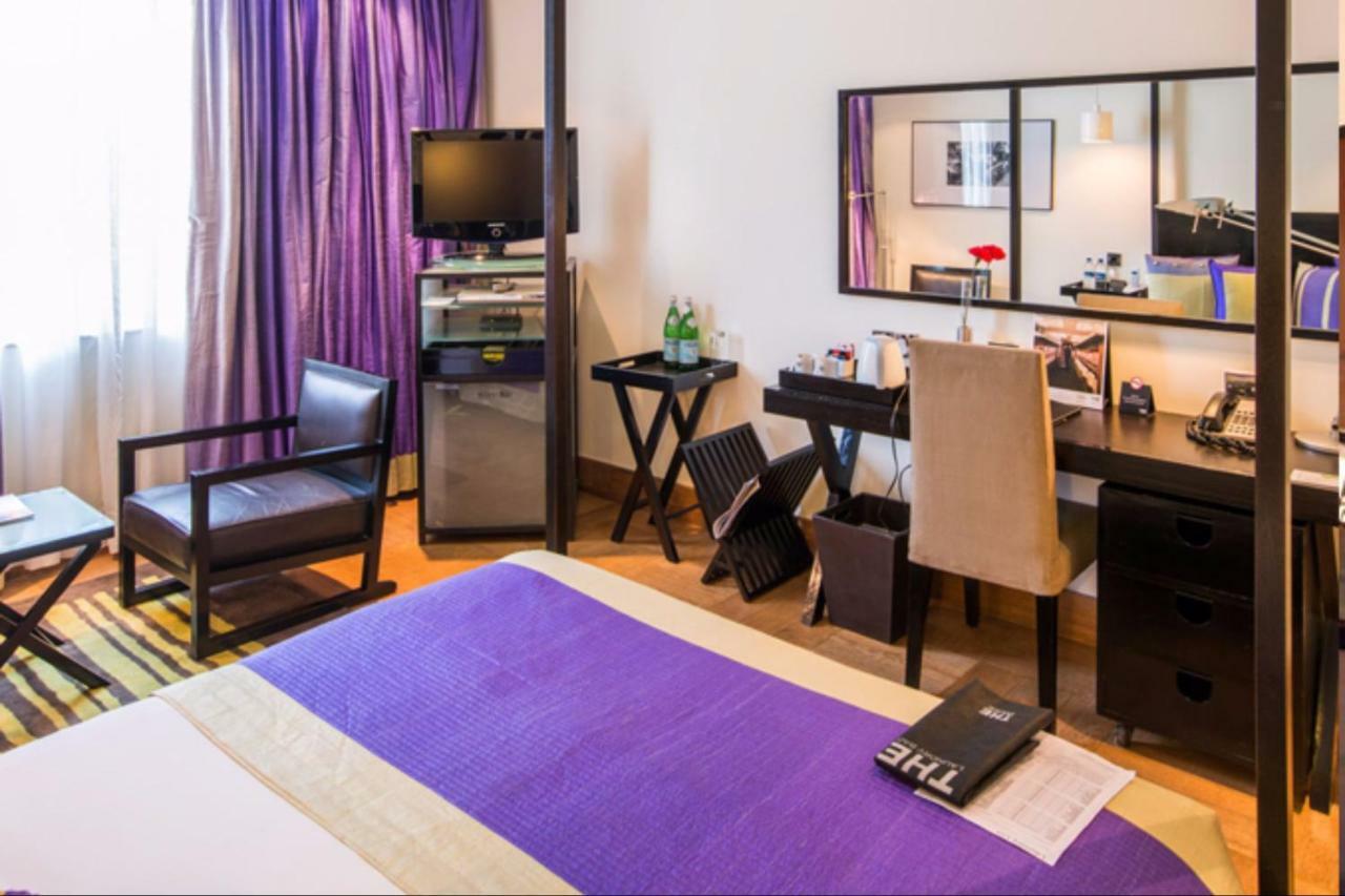 The Park Bangalore, Mg Road Dış mekan fotoğraf A room at the hotel